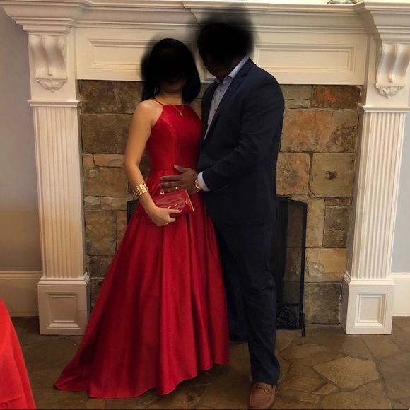 David’s bridal red ball gown - Picture 3 of 7